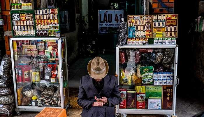 Bức ảnh từ CNN cho thấy cảnh bày bán các sản phẩm từ tê tê công khai tại một cửa hàng tại Hà Nội