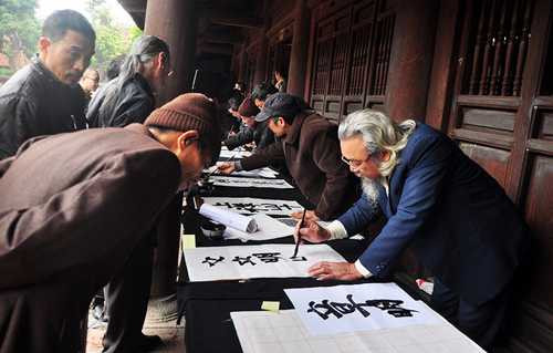 70% ông đồ trượt kỳ thi sát hạch: 'Lộn xộn' ở Văn Miếu