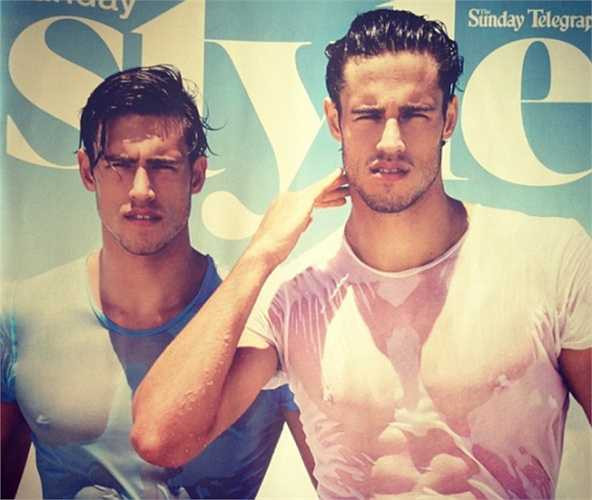 Cặp sinh đôi siêu mẫu điển trai: Trang Buzzfeed cho hay, Jordan - Zac Stenmark hiện là cặp người mẫu song sinh hot nhất hiện nay. Hai anh chàng cùng sở hữu gương mặt điển trai, thân hình 6 múi khiến các cô gái không khỏi mê mẩn. (Ảnh: Instagram NV)