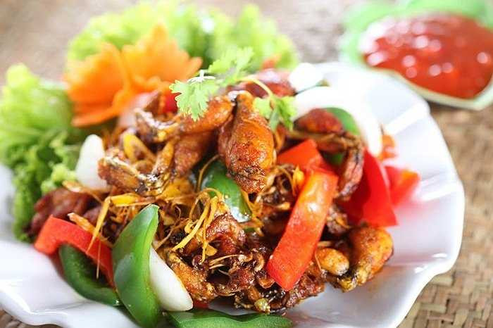 Dùng thực phẩm cay: Với nhiều người ăn cay chính là sở trường nhưng thực phẩm ăn cay rất có hại cho nhan sắc của mọi người. Hãy hạn chế ăn cay để làn da không bị hủy hoại nhé!