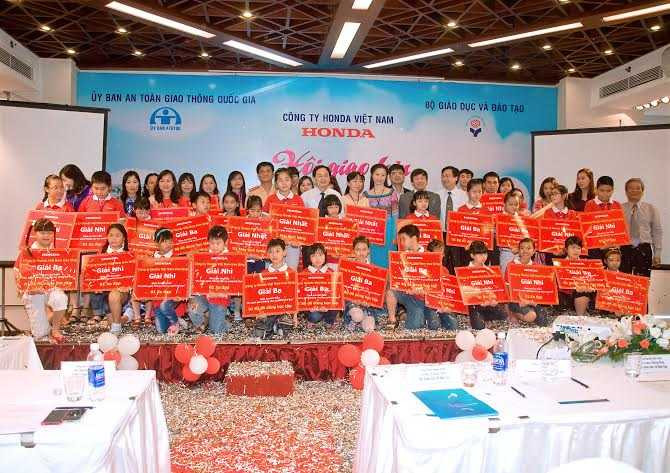 Giáo viên thi tài 'An toàn giao thông cho nụ cười trẻ thơ'