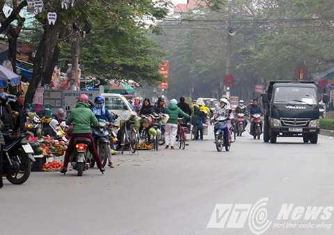 Hãi hùng cảnh biến lòng đại lộ thành chợ