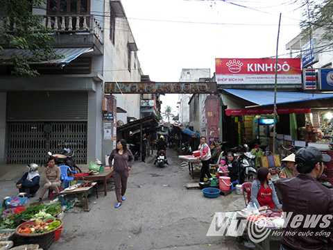 Hãi hùng cảnh biến lòng đại lộ thành chợ