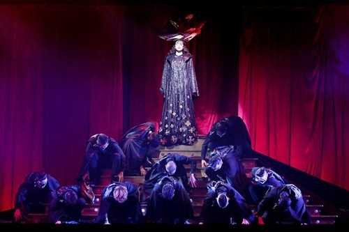 Hồ Ngọc Hà đầu tư rất lớn cho phần thiết kế sân khấu.