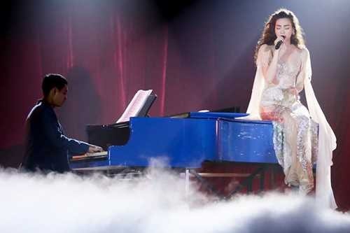 Nữ ca sĩ đã chi một số tiền rất lớn cho liveshow kỉ niệm 10 năm ca hát của mình.