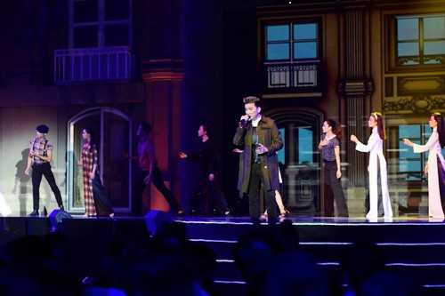 Đàm Vĩnh Hưng đã tái hiện lại hình ảnh Sài Gòn những năm 50-70.