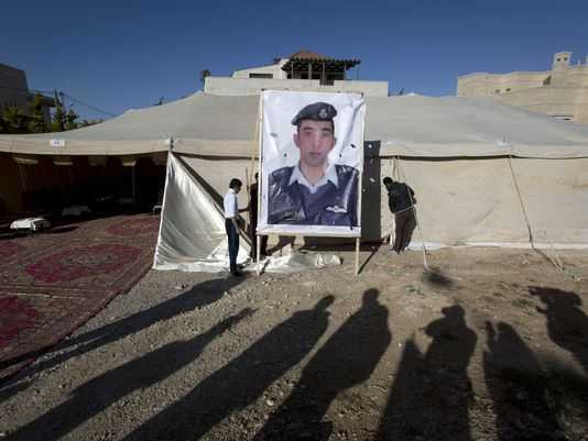 Phi công Jordan được cho là đã bị thiêu sống trong đoạn video mới của IS