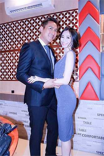 Với cảnh quay này, Khánh My được cả đoàn phim ưu ái chọn trang phục lộng lẫy cùng những trang sức kiêu sa nhất nhằm làm toát lên nét sang trọng, quý phái và lộng lẫy của cô diêu mẫu diễn viên nổi tiếng này