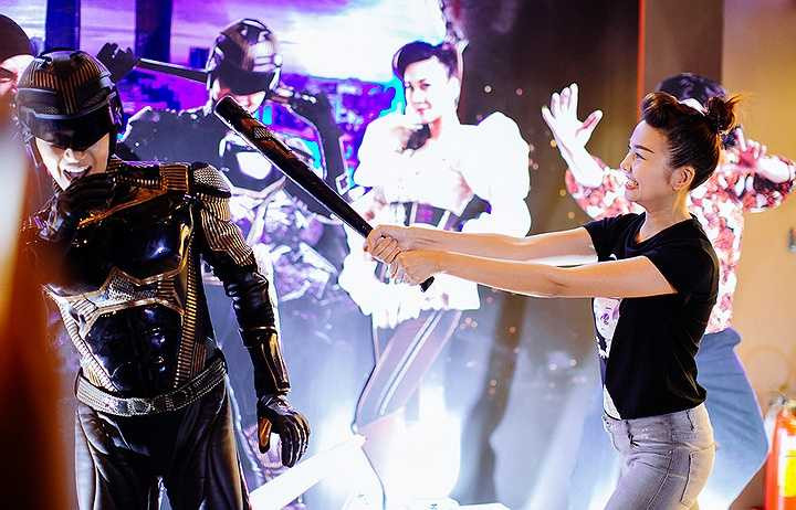 Nếu như 'Kiều Thị' lấy đi không ít nước mắt của khán giả thì với 'Kỳ Kỳ' lại khiến cả rạp cười nghiêng ngả, mọi người thấy được sự 'khùng khùng' đến đáng yêu của Thanh Hằng