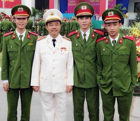 Ngoài ra, anh bạn còn có sở thích là đi du lịch.