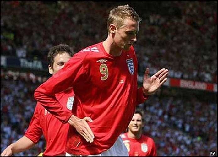 Peter Crouch ăn mừng kiểu robot ở vòng chung kết World Cup 2006