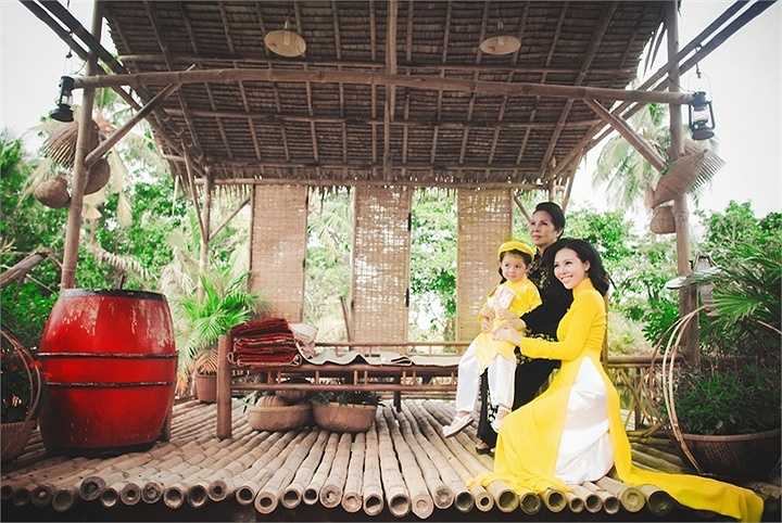 Bà từng là cô giáo dạy nữ công nên Trà Giang phần nào được thừa hưởng chút khéo tay từ mẹ.