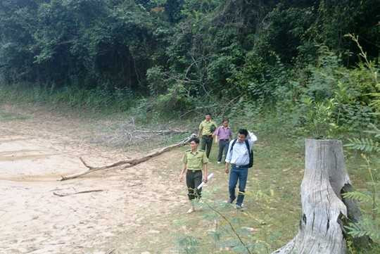 Vác dao truy sát kiểm lâm viên ngay tại trạm