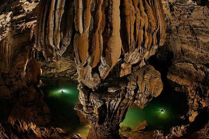 Hang Sơn Đoòng – nơi đang giữ kỷ lục là hang lớn nhất thế giới cho đến nay, với chiều rộng hơn 200m, chiều cao trung bình 150m và độ dài khoảng 9km. Vẻ đẹp hùng vĩ cũng như những giá trị thiên nhiên vô giá của chốn thần tiên ẩn mình dưới vùng núi đá vôi lớn bậc nhất thế giới này cũng còn nhiều điều bí ẩn chưa được khám phá.