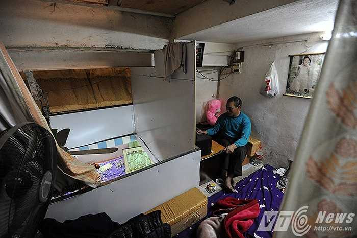 Đối với những hộ gia đình sống trong phố cổ thì ‘bức tường’ ngăn giữa nhà người này với người kia đôi khi chỉ là những tấm rèm mỏng.