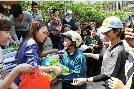 Người đẹp còn đứng ra thành lập một quỹ từ thiện, duy trì đều đặn các hoạt động thiện nguyện