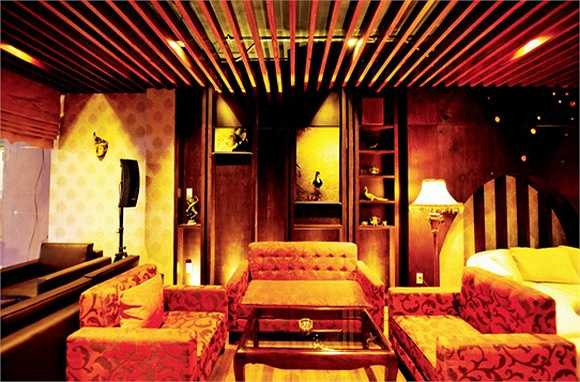 Với kho thời trang khổng lồ, có thể nhận thấy Mỹ Tâm đã đổ không ít tiền vào công việc kinh doanh này.