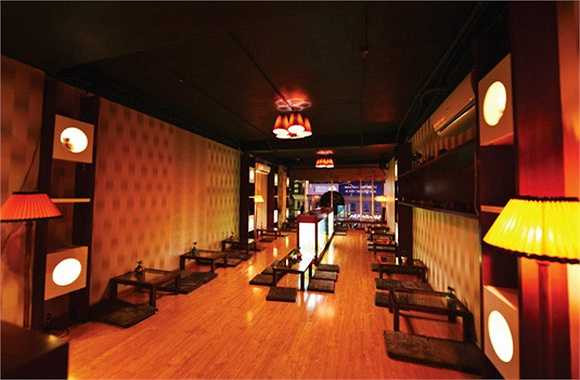 Bên cạnh đó, cô còn sở hữu một quán café cũng mang tên Nightingale