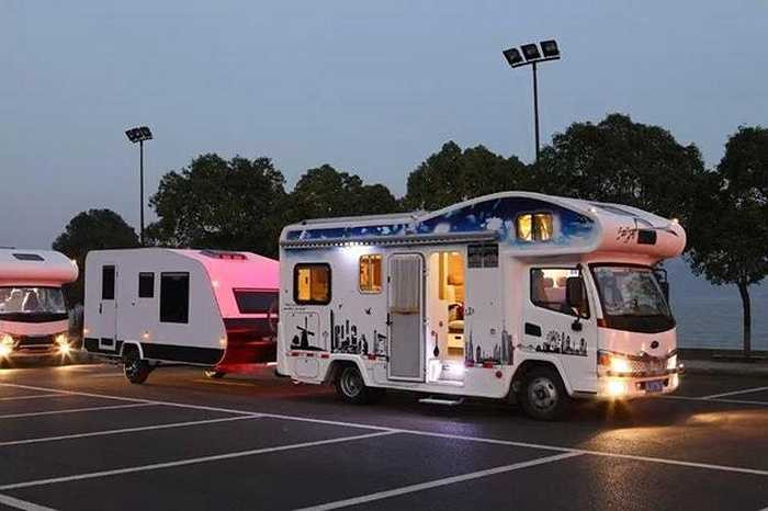 Doanh nhân Ye Haixin từng nghĩ đến việc mua 1 chiếc xe RV nhưng giá thành cao lên đến 2 triệu nhân dân tệ.