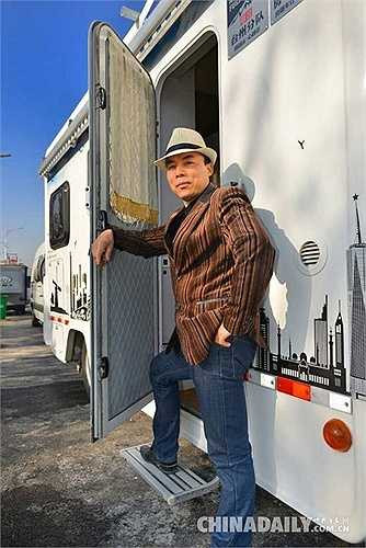 Anh He cũng chia sẻ, phòng ngủ trên xe tải sau cải tạo có thể chứa tới 6 người.