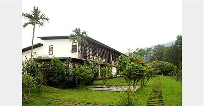 Không giống như nhiều khu 'biệt phủ' khác, căn biệt thự của Mỹ Linh mang xu hướng hiện đại và tiện nghi.