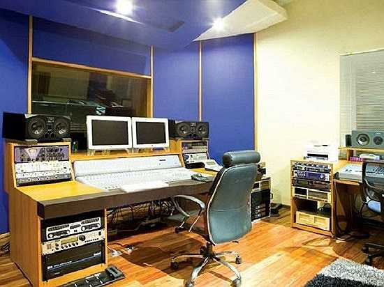 Trong nhà còn có hệ thống phòng thu hiện đại bậc nhất