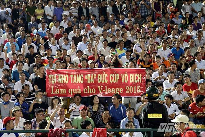Rõ ràng V-League là sân chơi khốc liệt và các cầu thủ của 'Gỗ' đang phải chiến đấu hết khả năng để đứng vững. (Ảnh: Quang Minh)