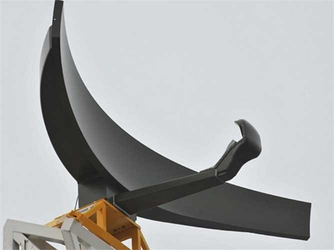 Để vượt 'giới hạn đường chân trời', Coast Watcher 100 sử dụng sóng truyền bề mặt dựa vào sóng đất với bước sóng khoảng 10m. Công nghệ này cho phép sóng radar truyền đi theo đường cong của trái đất, đồng nghĩa với giới hạn đường chân trời trong trường hợp này bị loại bỏ. (Theo ĐVO)