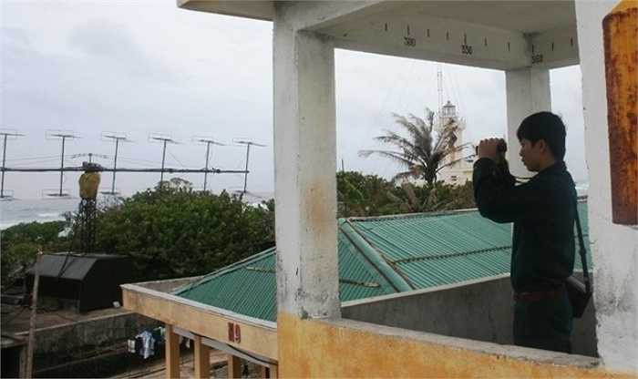 Ngoài hệ thống radar Coast Watcher 100, hiện nay làm nhiệm vụ tại quần đảo Trường Sa còn có một số hệ thống radar khác, trong đó có radar P-18 do Liên Xô phát triển từ những năm 1970 có tầm trinh sát lên tới 300km, độ cao tối đa 35km. Đài P-18 nếu được nâng cấp hiện đại hóa lên tiêu chuẩn P-18MA có khả năng bắt mục tiêu máy bay tàng hình ở cự ly vài chục km. (Theo ĐVO)