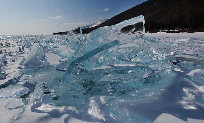 Băng đá phía bắc hồ Baikal, Nga