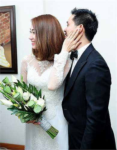 Nói về ý tưởng đám cưới được tổ chức theo phong cách từ những năm 1950, Ngân Khánh cho biết thêm gia đình nhà chồng là những người yêu văn hóa Việt vì thế họ muốn tái hiện không gian xưa cũ của Sài Gòn trong đám cưới của con trai.