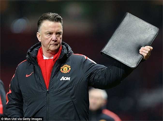 Louis van Gaal sẽ bị FA phạt vì lỗi nhận xét trước trận đấu với Cambridge ở FA Cup