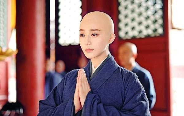 Sau khi Đường Thái Tông Lý Thế Dân (Trương Phong Nghị đóng) băng hà, Võ Mỵ Nương bị đưa vào chùa Cảm Nghiệp với pháp danh Minh Không.