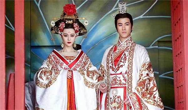 Sau khi đưa Võ Mỵ Nương ra khỏi chùa Cảm Nghiệp, Đường Cao Tông Lý Trị (Lý Trị Đình đóng) quyết định phong nàng từ Võ thái phi lên Võ Chiêu Nghi.