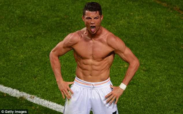 Cristiano Ronaldo sỡ hữu thân hình bất cứ ai cũng thèm muốn