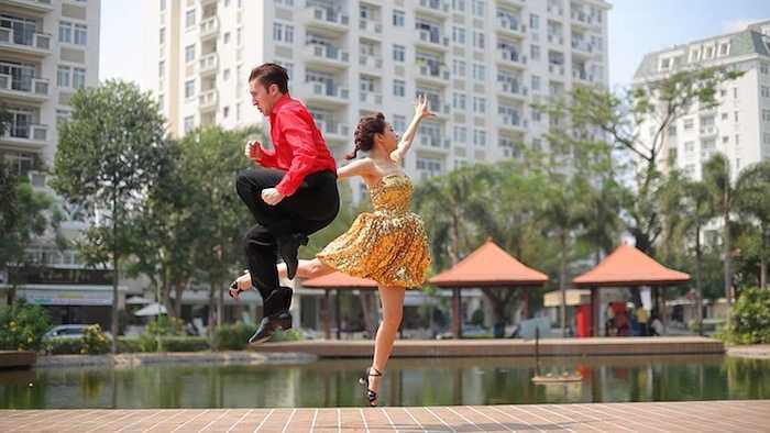 Vì bảo vệ quê hương, họ đã gác lại chuyện cưới hỏi để ra chiến trường.