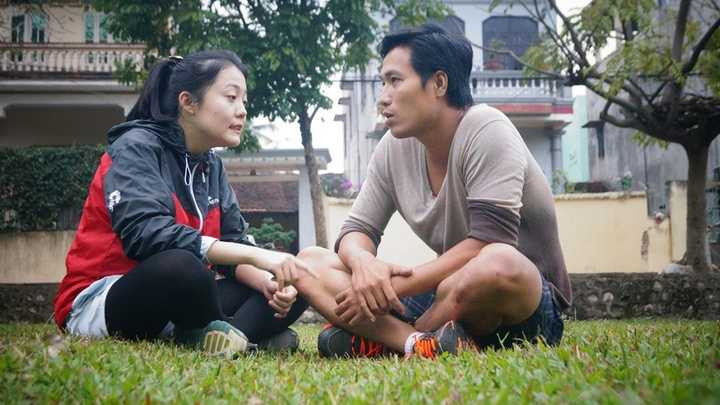 Đối thủ còn lại là siêu mẫu Quang Hòa cùng cô gái Hàn Quốc Lee A Reum.