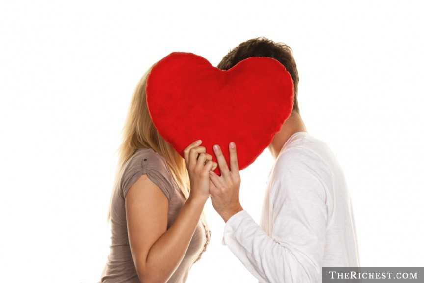 Tình yêu bí mật sâu đậm hơn bình thường