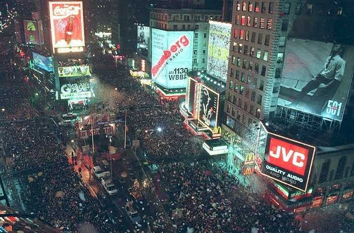 Năm 1995: Quảng trường Thời đại chật kín người