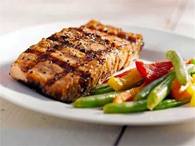 Ăn trước khi uống: Tuyệt đối không được để dạ dày trống, vì như thế không những ethanol càng dễ dàng hấp thụ vào cơ thể, mà khi đi vào dạ dày, do không có vật gì cản trở, nên ethanol sẽ tiếp xúc trực tiếp với màng dạ dày, dễ gây ra các bệnh về dạ dày. 