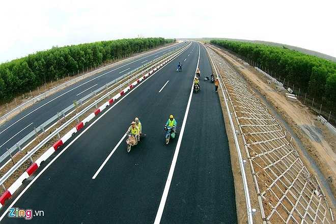 Đây là dự án thuộc bộ phận của hệ thống đường bộ cao tốc Bắc - Nam, nằm trong vùng tam giác kinh tế trọng điểm TP HCM, Đồng Nai, Bà Rịa - Vũng Tàu, kết nối với Tây Nguyên và miền Trung. Trước đó, tháng 1/2014, 20 km đầu tiên, từ đường vành đai 2 (TP HCM) đến quốc lộ 51 (Đồng Nai) thông xe đã rút ngắn đoạn lộ trình từ TP HCM đi Vũng Tàu còn 95 km với thời gian khoảng 80 phút thay vì 120 km và 150 phút như trước.