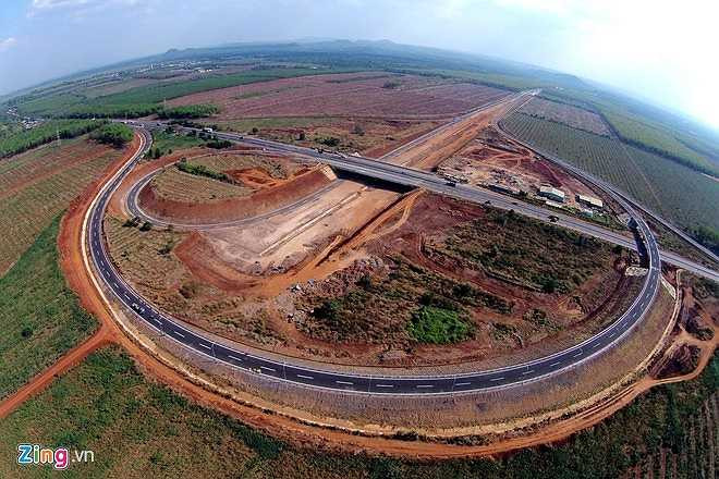 Nút giao Dầu Giây, Đồng Nai đoạn nối tiếp với tuyến cao tốc Dầu Giây - Liên Khương và Dầu Giây - Phan Thiết. 