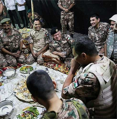 Thường xuyên luyện tập với các đơn vị đặc nhiệm Mỹ, SOCOM có đến 14.000 thành viên, sẵn sàng tham gia các cuộc chiến chống IS