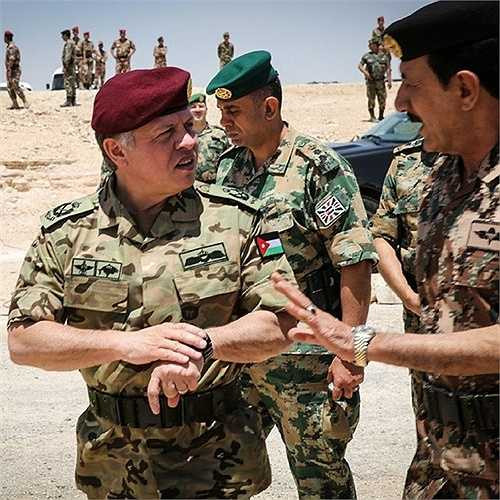 Nhà Vua tham gia một cuộc tập trận của Không quân Jordan