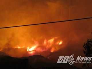 Đang cháy lớn ở Nhà máy Nông thổ sản tại Hải Dương