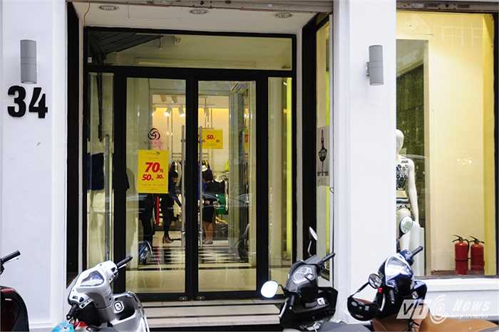 Những con số giảm giá, khuyến mại được đặt ở các vị trí dễ quan sát nhất