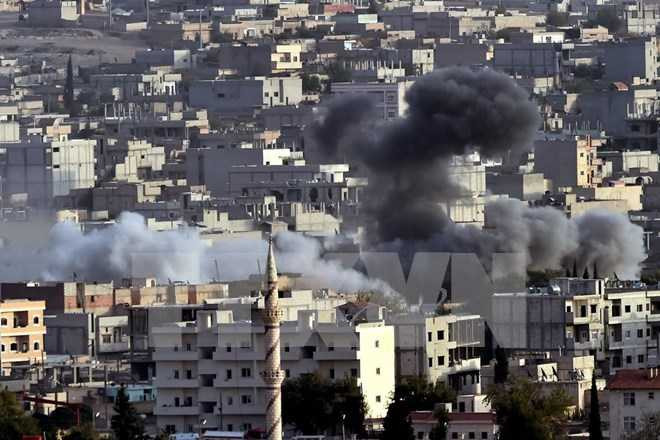 Khói bốc lên sau cuộc không kích của liên quân do Mỹ dẫn đầu vào các mục tiêu của IS ở Kobani