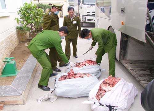 Số xương trâu, bò bốc mùi hôi thối bị lực lượng chức năng thu giữ