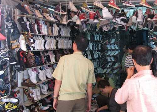 Hàng nghìn đôi giày giả đã được phát hiện, tiêu hủy