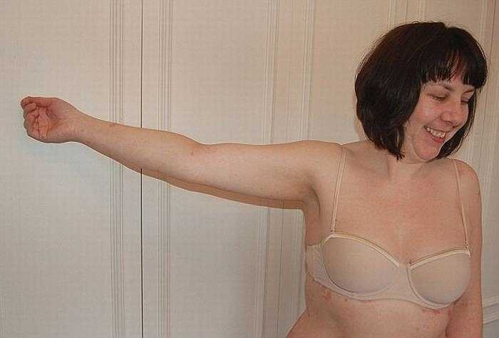 Heather phải từ chối không tham dự đám cưới của bạn vị hôn phu Steve (40 tuổi) vì ngại gặp gỡ mọi người.